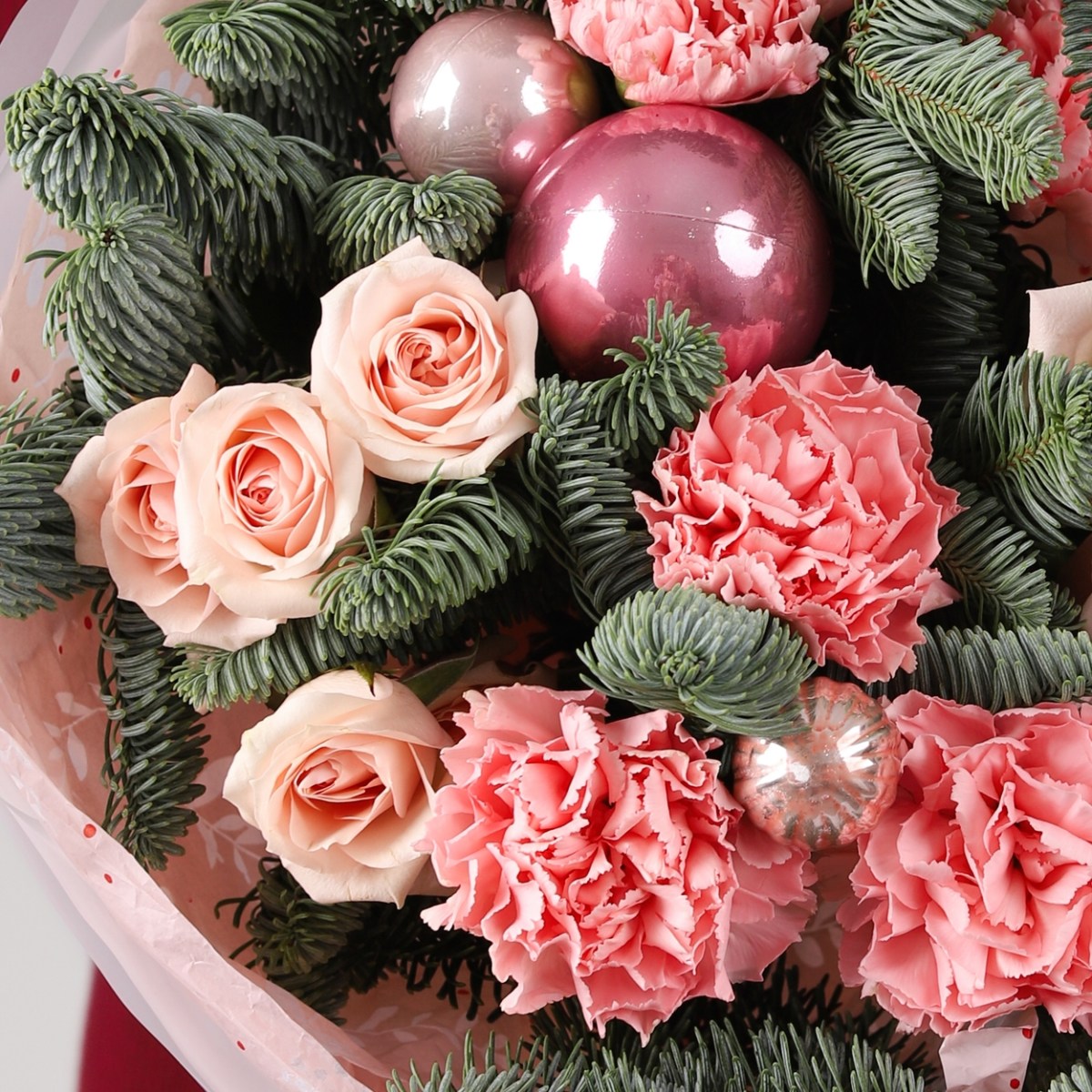 zimnij buket s kustovoj rozoj i diantusom 7